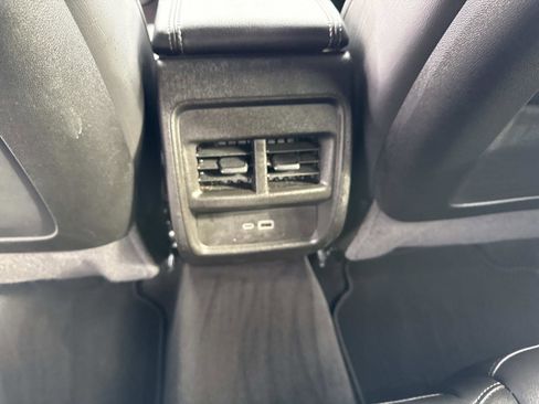 Used 2025 Cadillac XT4 Premium Luxury image 17