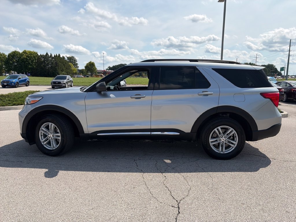 Used 2024 Ford Explorer XLT w/ Equipment Group 202A AWD/4WD image 4