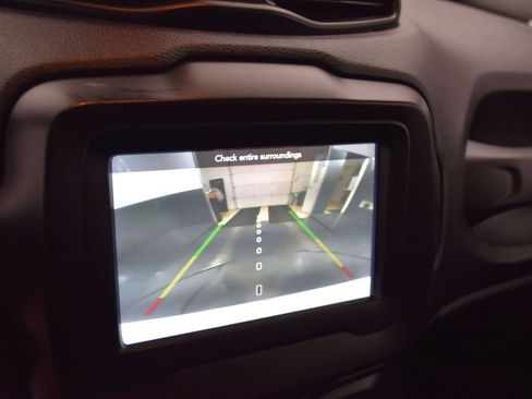 Used 2021 Jeep Renegade Latitude AWD/4WD image 12