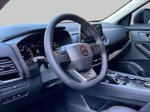 Certified 2026 Nissan Rogue SV AWD/4WD image 17