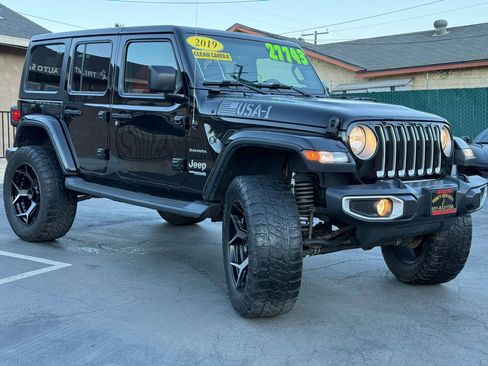 Used 2019 Jeep Wrangler Unlimited Sahara image 3