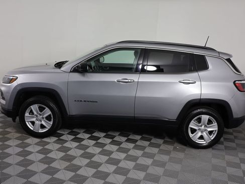 Used 2022 Jeep Compass Latitude w/ Convenience Group AWD/4WD image 5