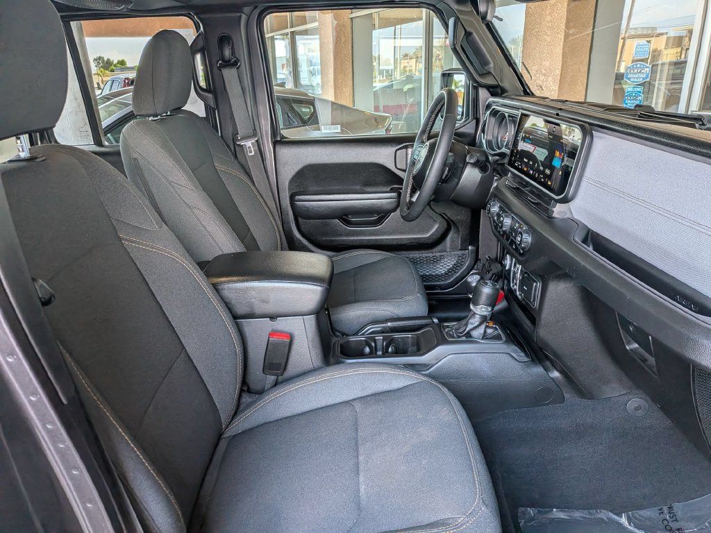 Used 2025 Jeep Wrangler Unlimited Sport AWD/4WD image 30