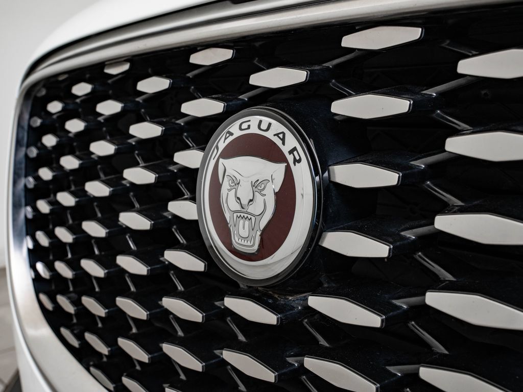 Used 2023 Jaguar F-PACE S AWD/4WD image 3