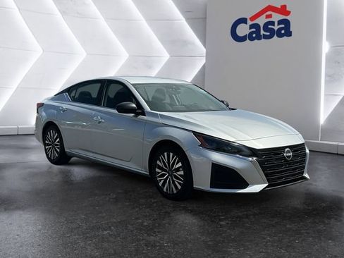 Used 2024 Nissan Altima 2.5 SV FWD image 4