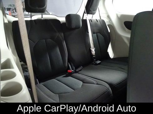 Used 2021 Chrysler Voyager L image 14
