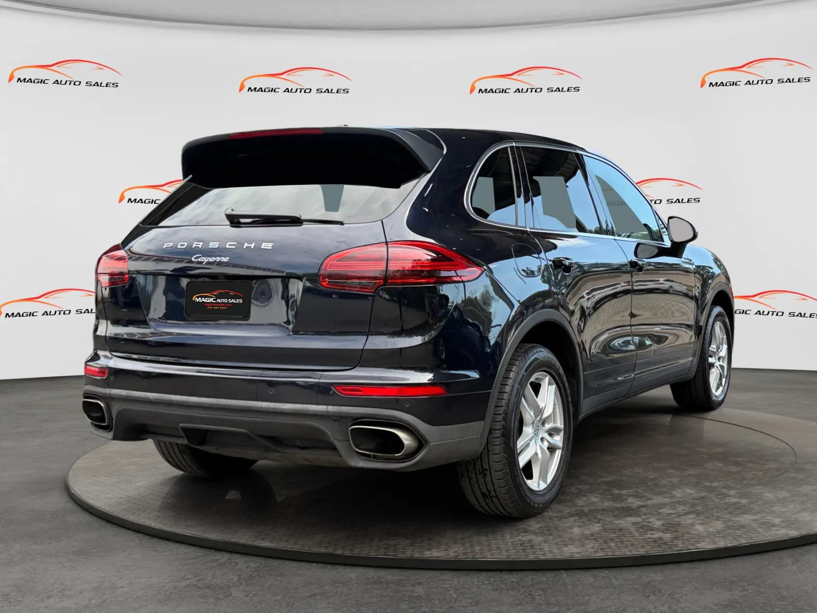 Used 2017 Porsche Cayenne w/ Premium Package AWD/4WD image 10