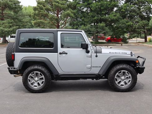 Used 2016 Jeep Wrangler Rubicon w/ Power Convenience Group AWD/4WD image 3