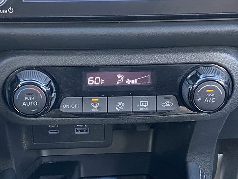 Certified 2022 Nissan Kicks SR image 24