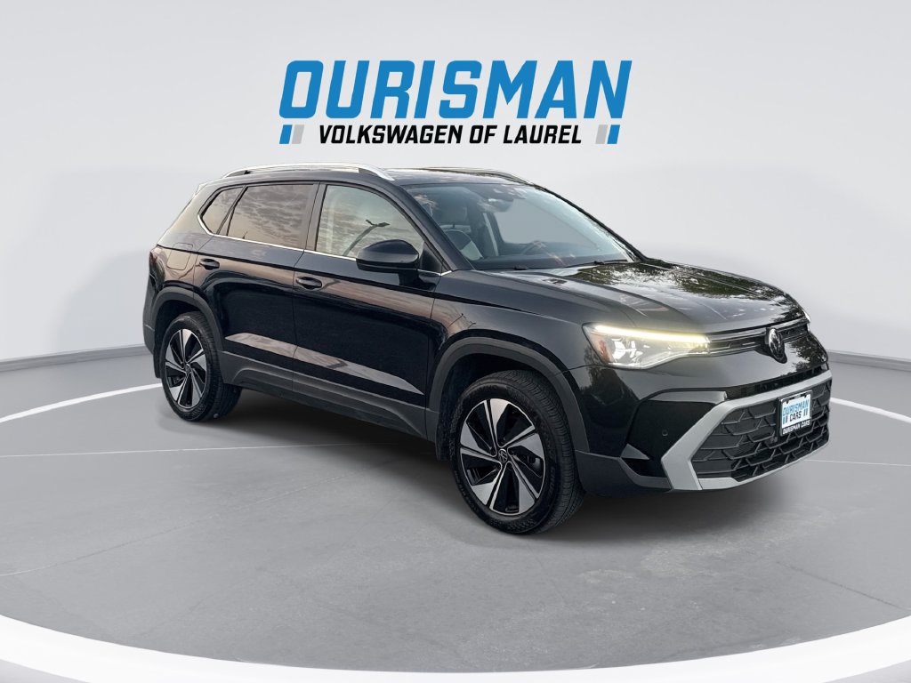 Used 2025 Volkswagen Taos SE w/ Panoramic Sunroof Package AWD/4WD image 2