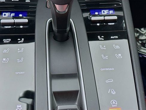 Used 2025 Porsche Macan image 23