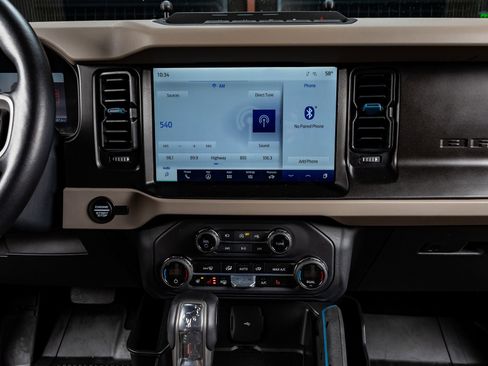 Used 2023 Ford Bronco Wildtrak image 23