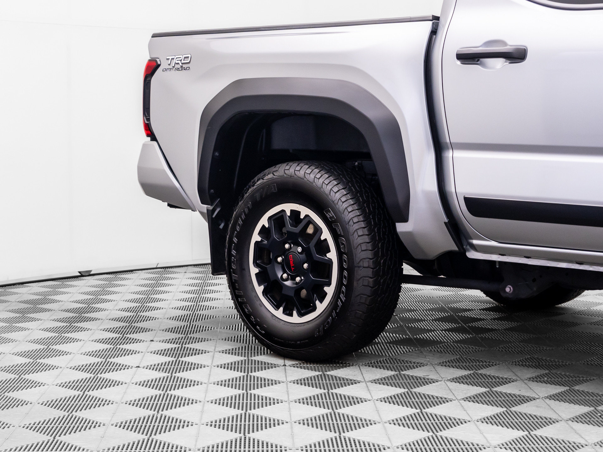 Used 2024 Toyota Tacoma TRD Off-Road AWD/4WD image 31