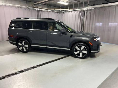 Used 2025 Hyundai Santa Fe Limited FWD image 8