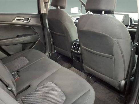 Used 2025 Kia Sportage LX AWD/4WD image 16