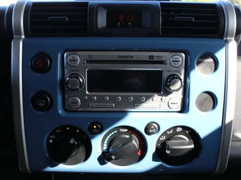 Used 2011 Toyota FJ Cruiser 4WD w/ Upgrade Pkg image 34