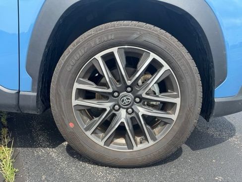 Used 2026 Toyota Corolla Cross XLE AWD/4WD image 9