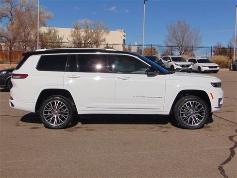 Used 2022 Jeep Grand Cherokee L Summit image 3