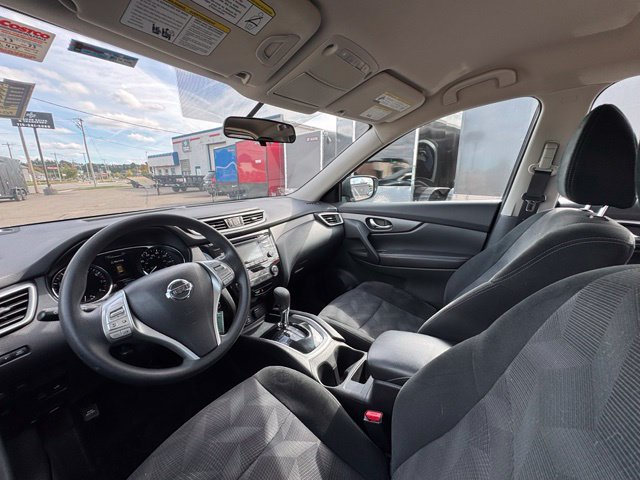 Used 2016 Nissan Rogue S AWD/4WD image 25