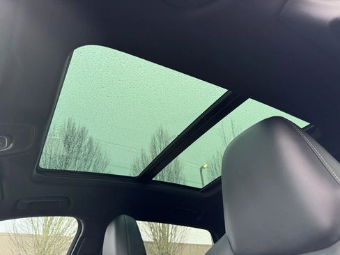 Used 2022 Audi e-tron S Premium Plus image 42