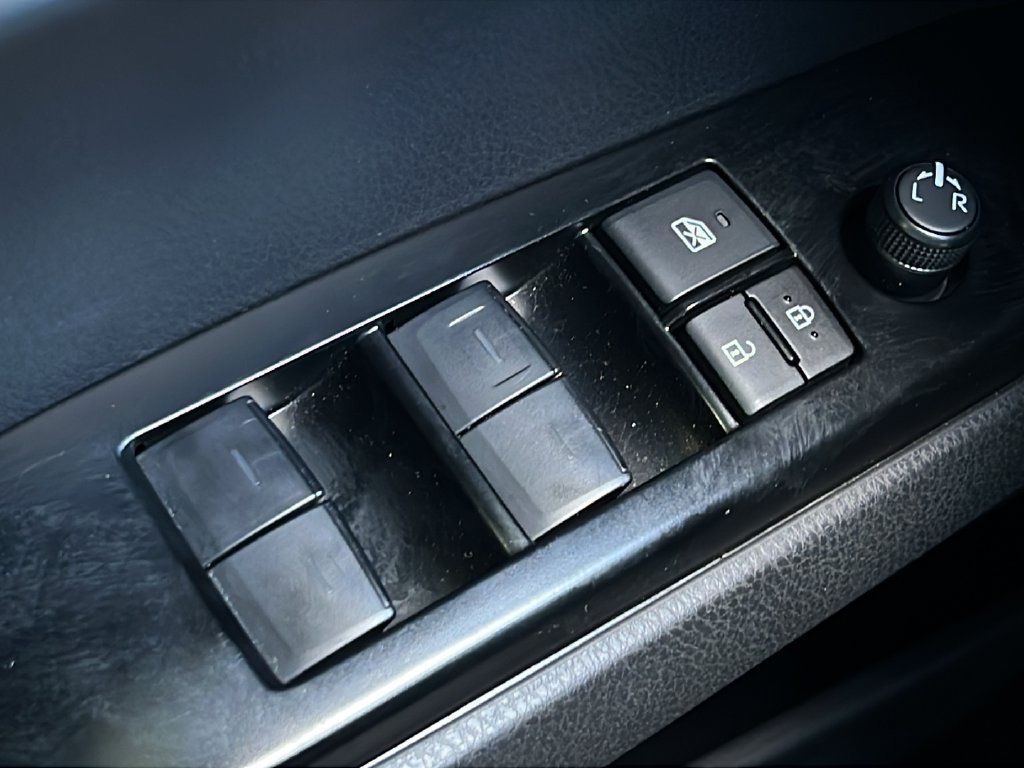 Used 2025 Toyota Camry SE FWD image 17