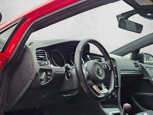 Used 2020 Volkswagen GTI SE image 9