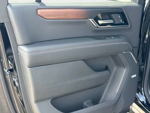 New 2026 GMC Yukon XL Denali w/ Denali Reserve Package AWD/4WD image 11