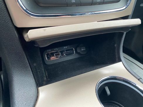 Used 2015 Jeep Grand Cherokee Laredo w/ Quick Order Package 23E AWD/4WD image 16