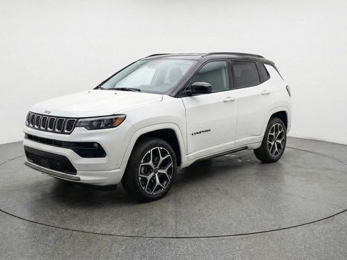 Used 2025 Jeep Compass Limited AWD/4WD image 3