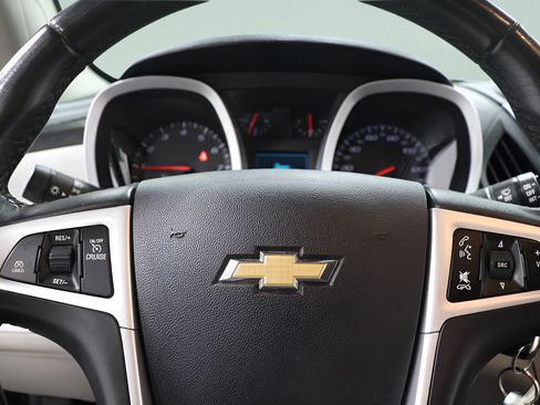 Used 2017 Chevrolet Equinox LT w/ Convenience Package FWD image 11