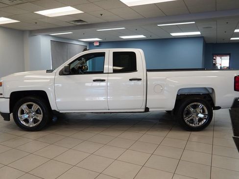 Used 2019 Chevrolet Silverado 1500 Custom w/ Custom Convenience Package image 2