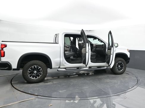 Used 2024 Chevrolet Silverado 1500 ZR2 w/ Technology Package AWD/4WD image 33
