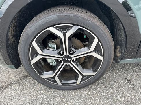 New 2025 Kia Niro SX Touring image 11