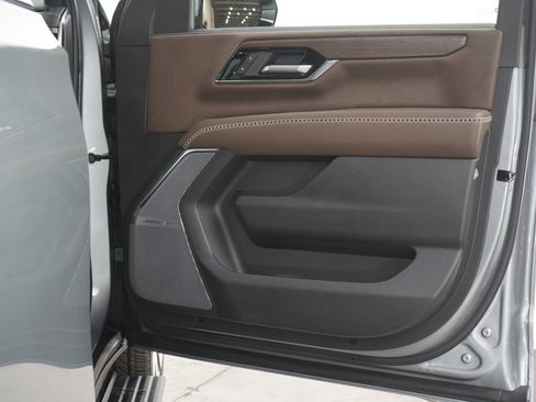 Used 2025 GMC Yukon Denali Ultimate w/ LPO, Floor Liner Package image 14