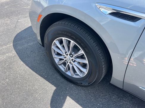Used 2023 Buick Enclave Essence FWD image 3