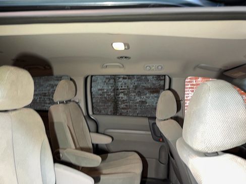 Used 2012 Kia Sedona EX FWD image 96