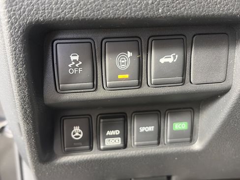 Used 2017 Nissan Rogue SV w/ SV Premium Package image 27