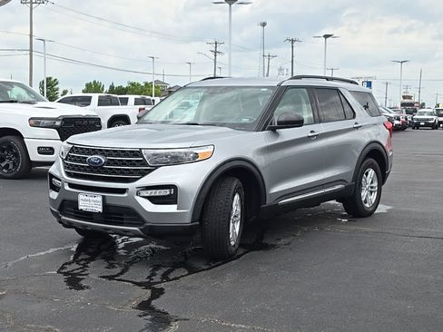 Used 2023 Ford Explorer XLT w/ Equipment Group 202A AWD/4WD image 55