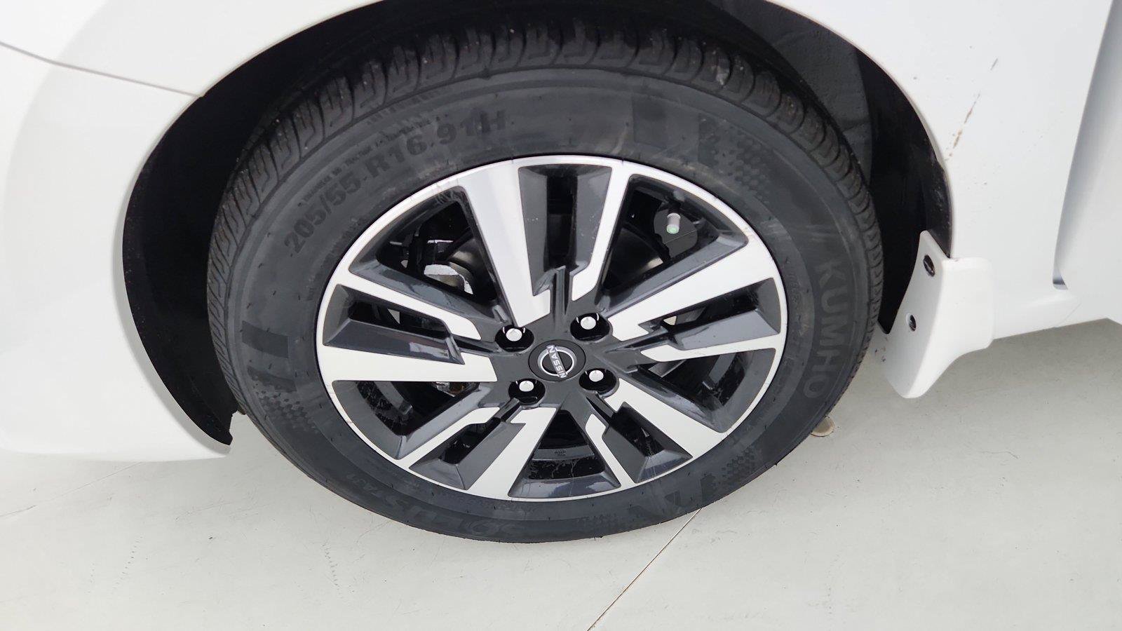 Used 2025 Nissan Versa SV w/ Trunk Package FWD image 33