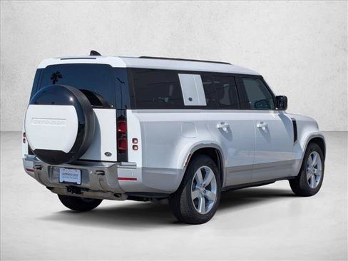Certified 2023 Land Rover Defender 130 SE AWD/4WD image 5