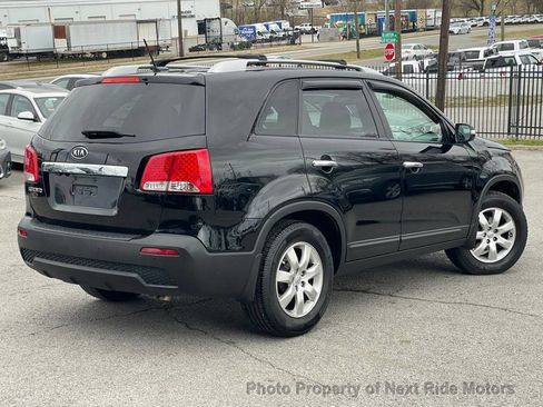 Used 2013 Kia Sorento LX w/ Convenience Pkg image 2