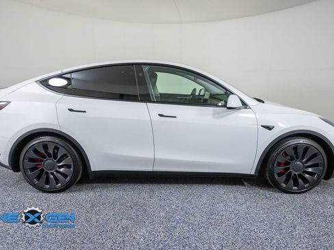 Used 2024 Tesla Model Y Performance AWD/4WD image 8