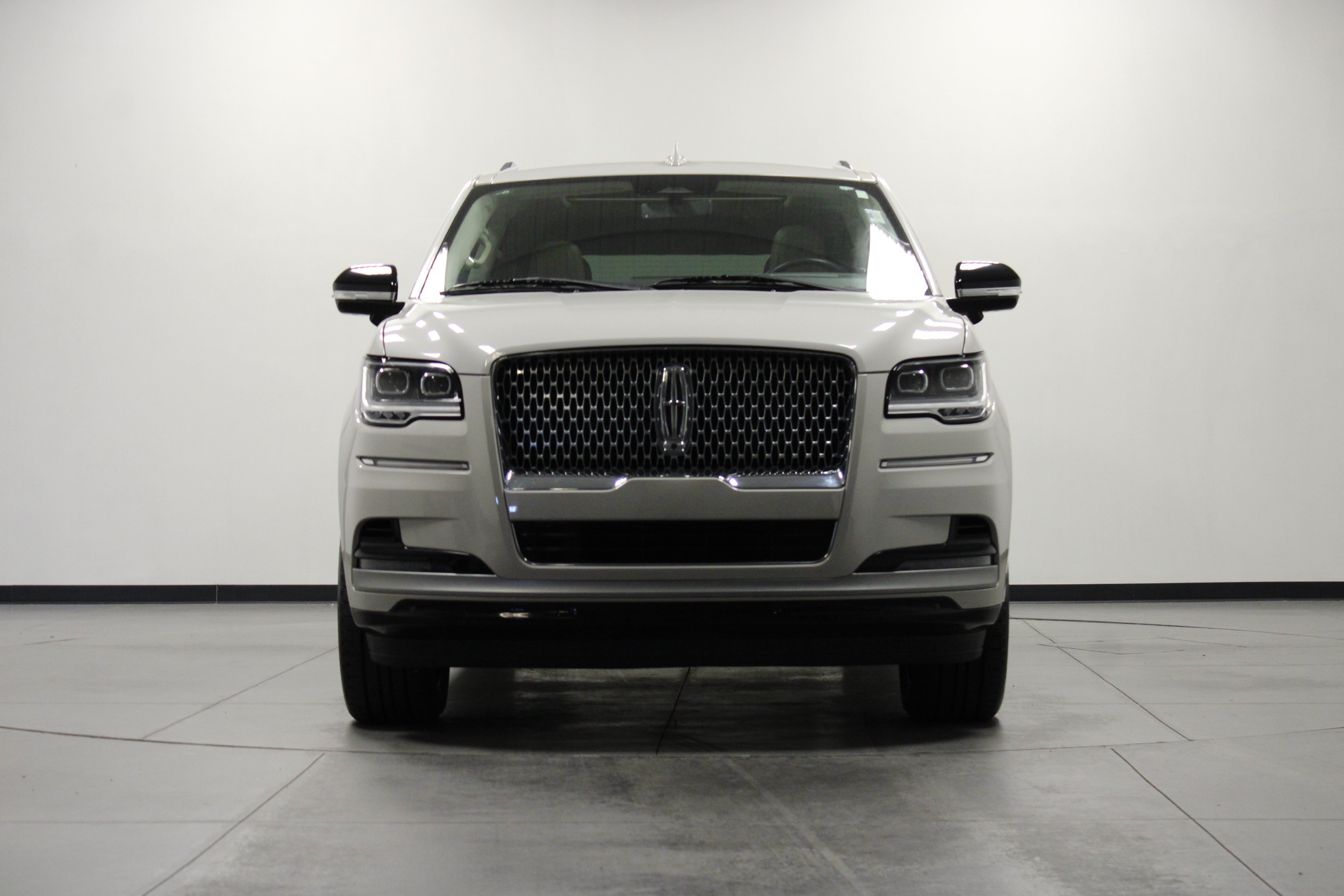 Used 2024 Lincoln Navigator Reserve AWD/4WD image 9