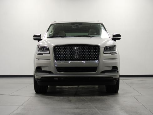 Used 2024 Lincoln Navigator Reserve AWD/4WD image 9