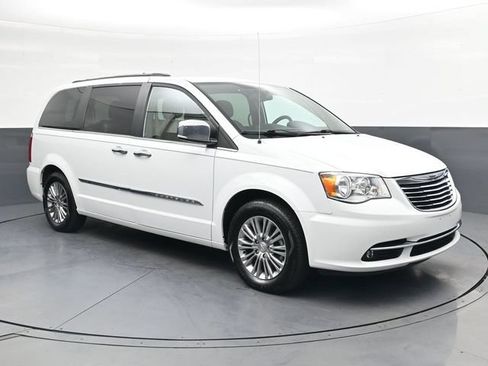 Used 2015 Chrysler Town & Country Touring-L w/ Driver Convenience Group FWD image 2