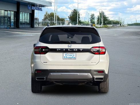 New 2026 Honda Pilot Elite image 8