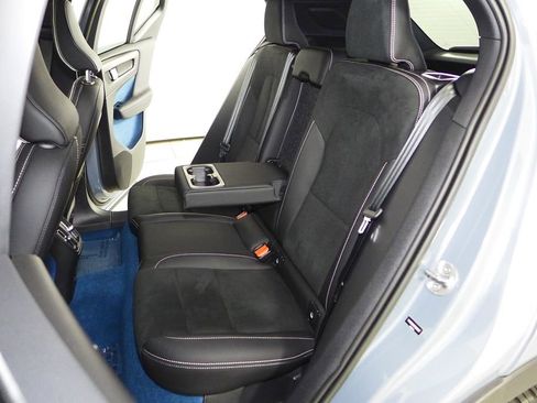 Used 2023 Volvo XC40 Recharge Ultimate image 21