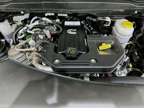Used 2025 RAM 2500 Limited image 32