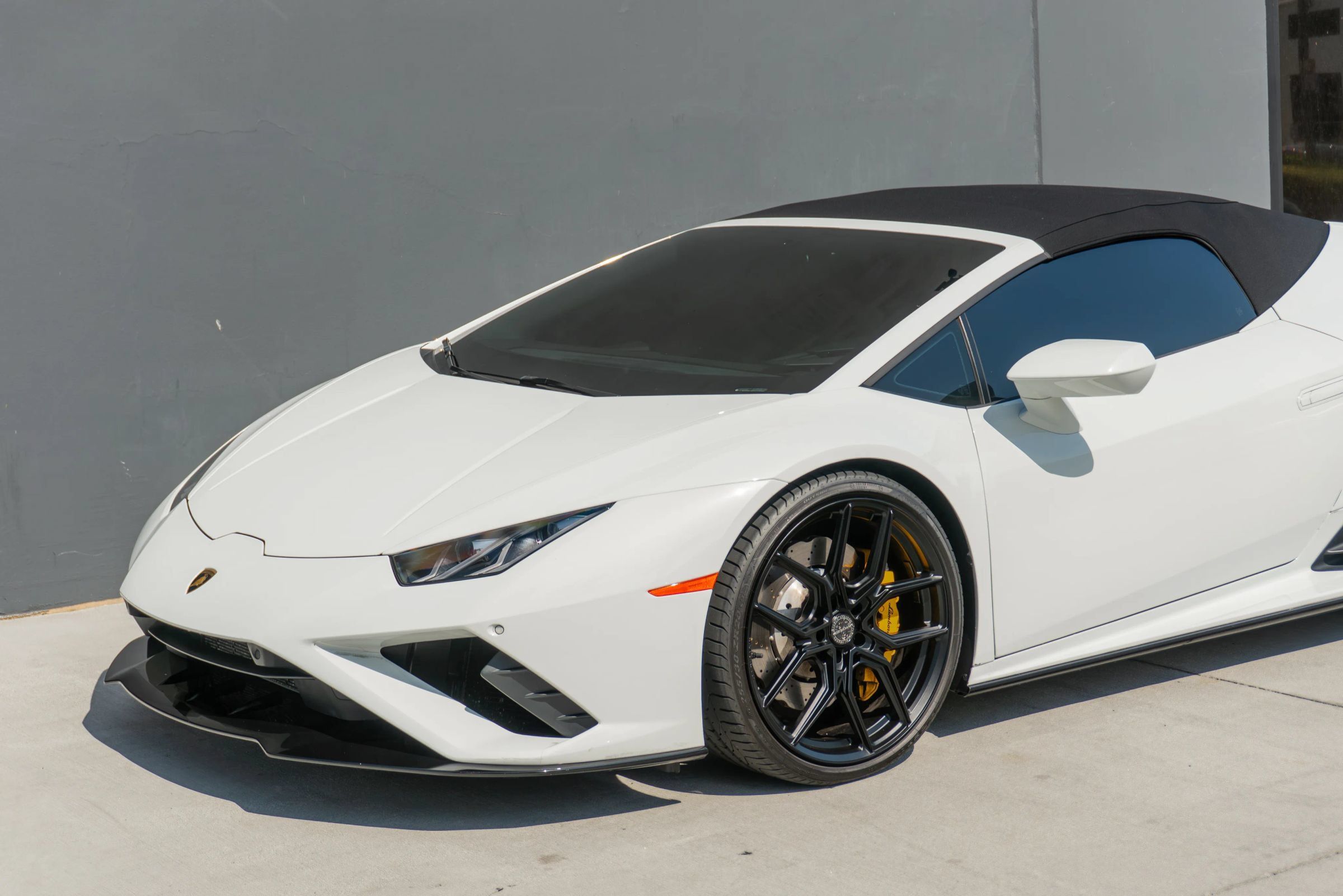 Used 2021 Lamborghini Huracan EVO RWD image 18
