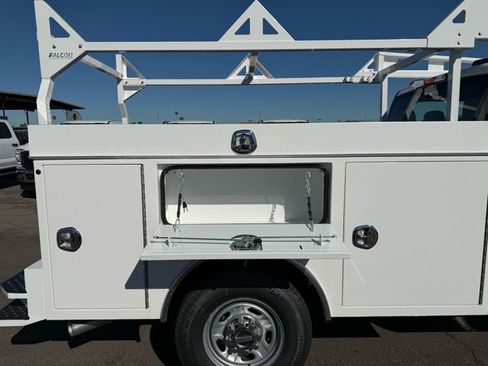 New 2026 Ford F250 XL w/ XL Chrome Package image 8